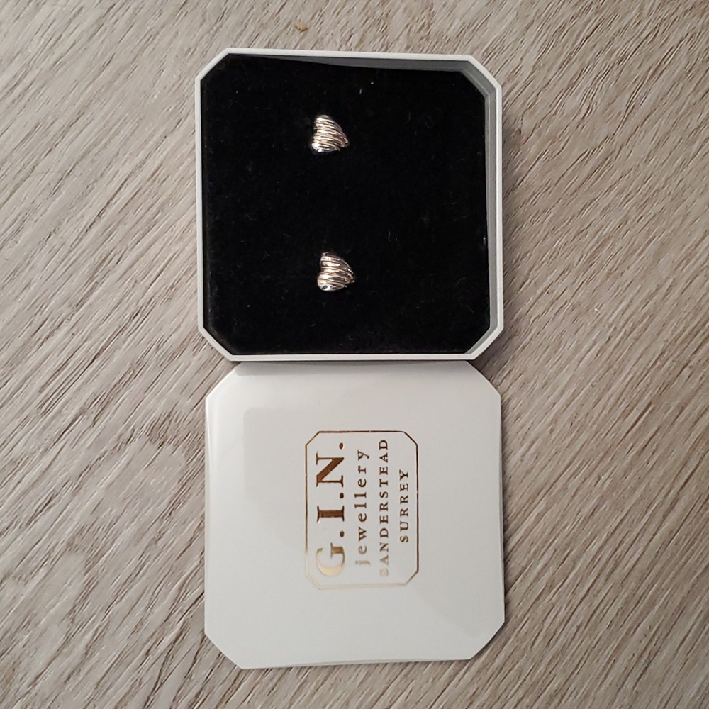 G.I.N. Silver Heart Earrings